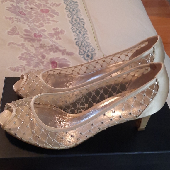 Adrianna Papell champagne sparkle heels - Picture 9 of 9